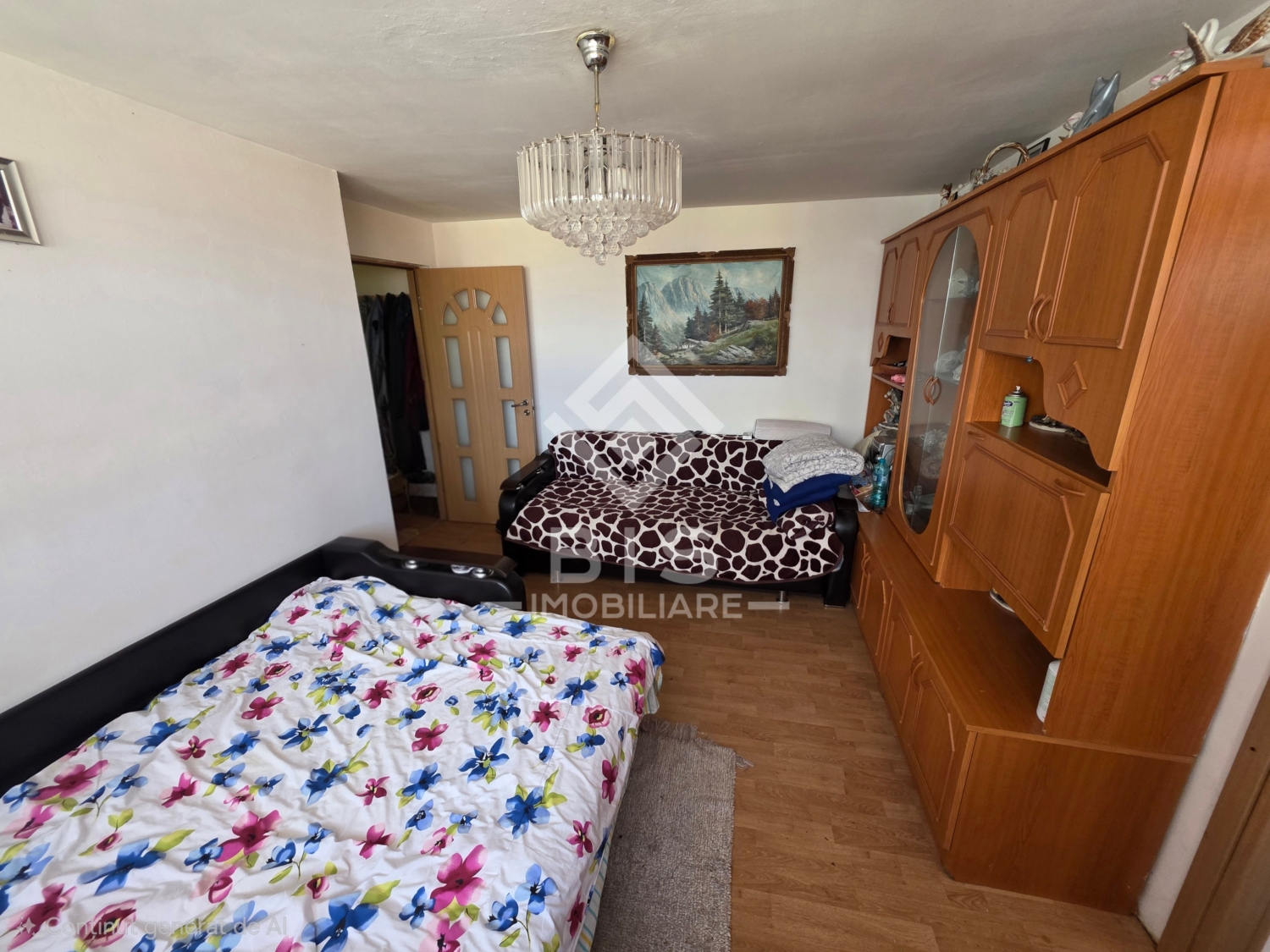 Apartament 2 camere semidecomandat.