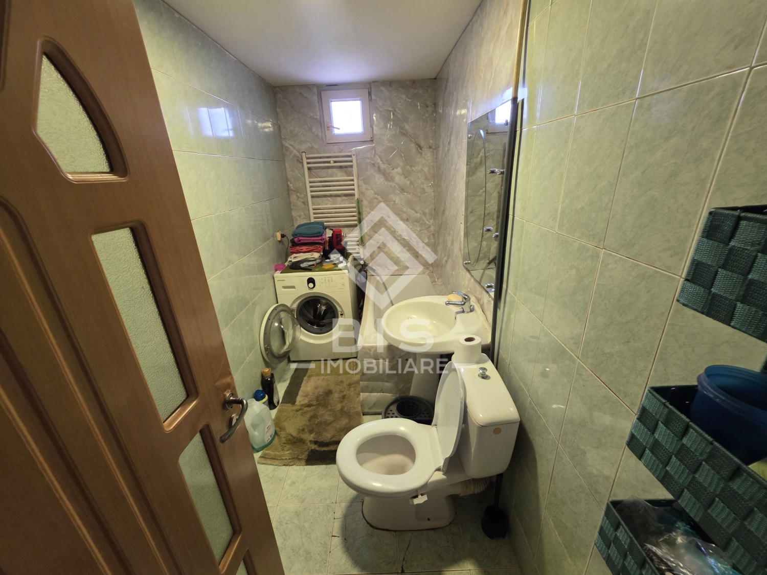 Apartament 2 camere semidecomandat.